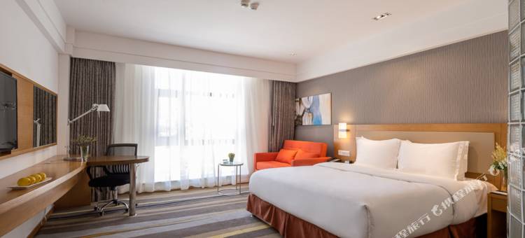 稻城亚丁智选假日套房酒店图片