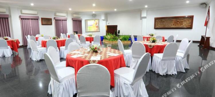 谏义里自由酒店(Hotel Merdeka Kediri)图片