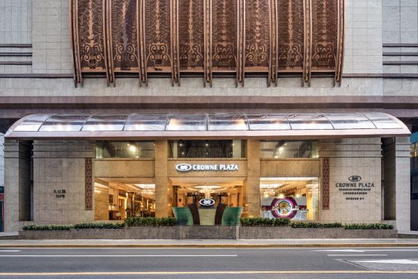 上海南新雅皇冠假日酒店