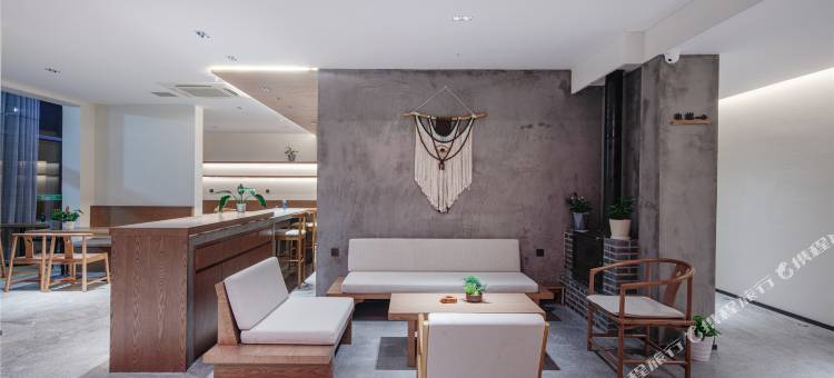 万达悦华·隐喜酒店(武当山售票大厅门口店)图片