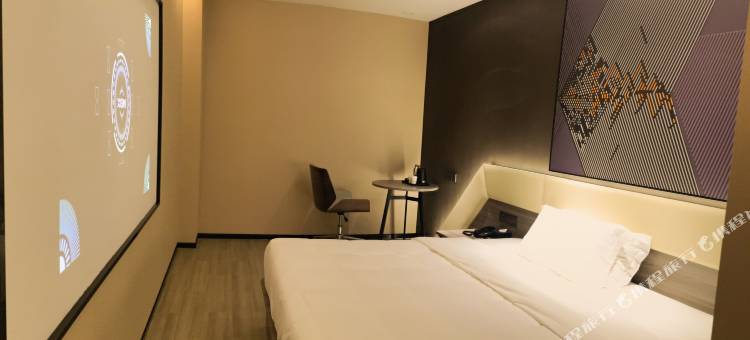 IU酒店(安岳柠都大道红星美凯龙店)图片