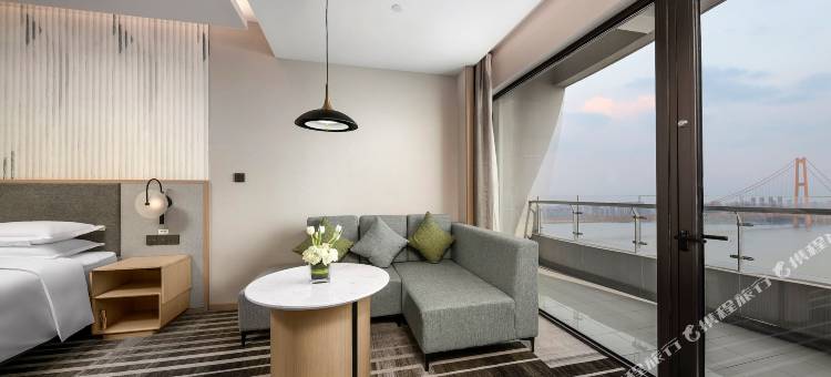 武汉国博套房假日酒店图片