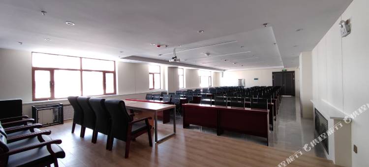 神州商务宾馆(莫力达瓦达斡尔族自治旗巴特罕公园店)图片