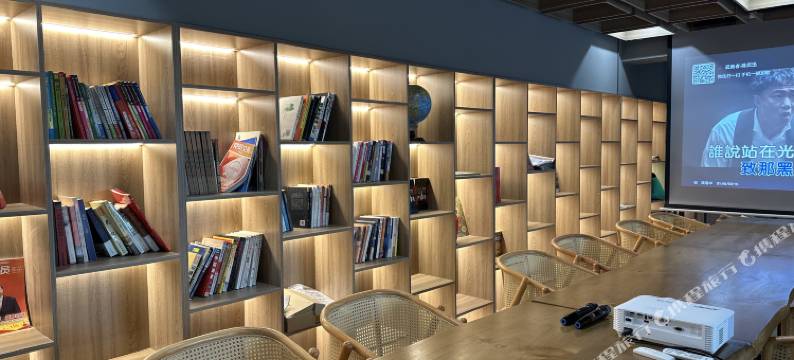 重庆轻轨穿楼我家民宿(贰厂文创园店)图片