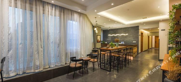 至兰居酒店(宁波南部商务区环球乐园店)图片