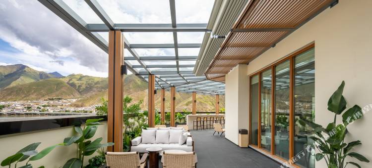 拉萨西藏大学滨河路亚朵酒店图片