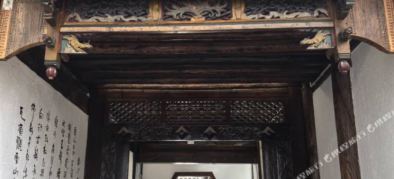 瓦顶观雪山度假客栈图片