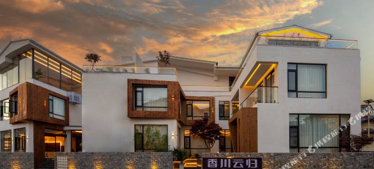 香川云归·诧寂艺术空间HOMESTAY·巨幕投影富氧观景民宿(古城店)图片