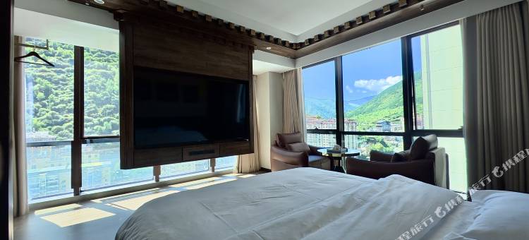 马尔康罗布林卡酒店图片