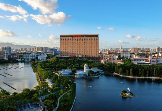 厦门集美杏林湾希尔顿欢朋酒店外景图