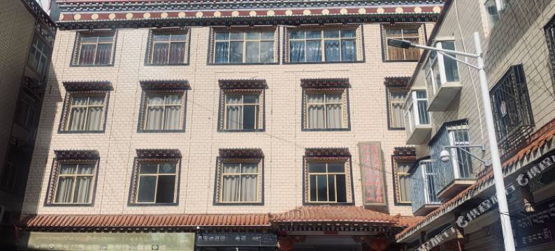 丁青霍尔藏大酒店图片