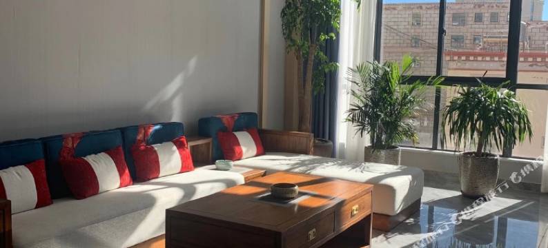 芒康康愿假日大酒店图片