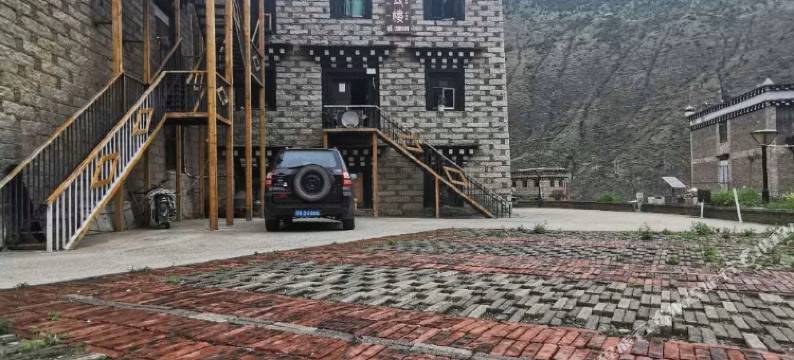 稻城凌云楼民宿图片