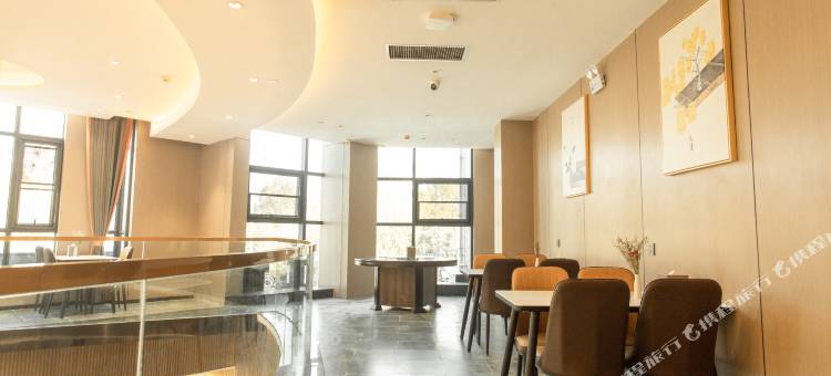 仟那千寻酒店(郑州新密大学南路曲梁服装工业园区店)图片