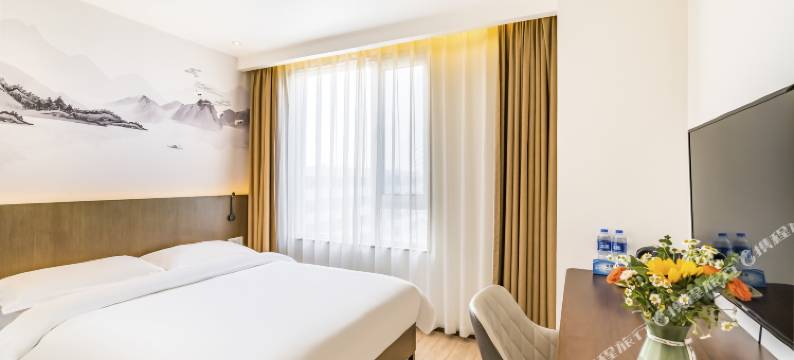 洛阳华晶银河湾酒店(天鹅湖伊河湿地游园店)图片