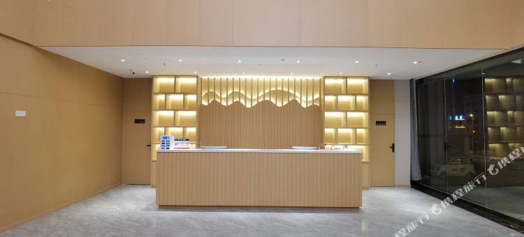 理塘云上古道假日酒店图片