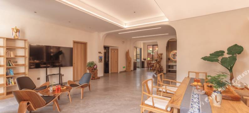腾冲万福居 Holiday Villa 私汤温泉美宿(瑷辉公园店)图片