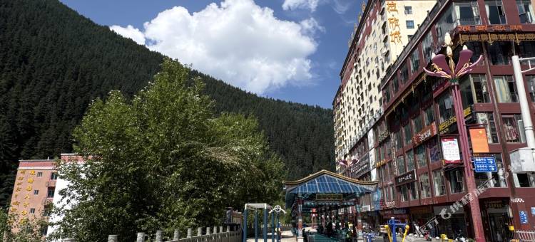 壤塘悬天宾馆图片