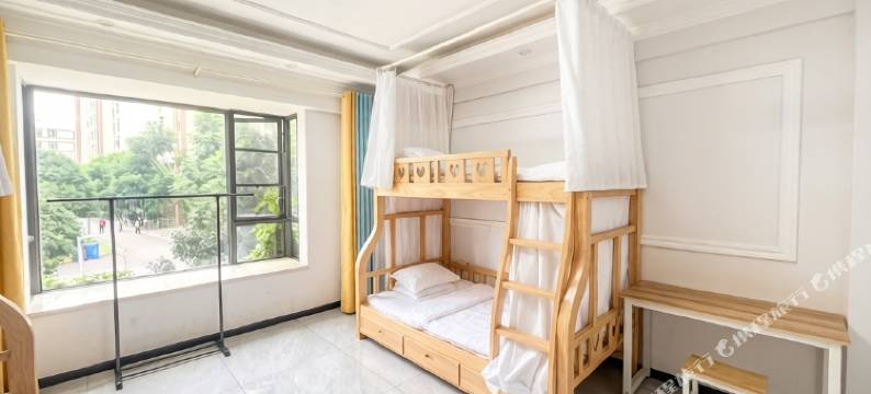 借湖而居青年旅舍图片