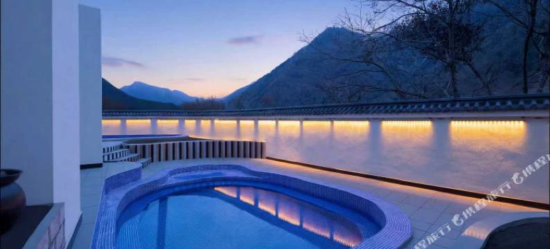 丽宽温泉酒店(海螺沟磨西古镇店)图片