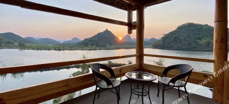 普者黑水月山270度悬空露台C位湖景美宿图片