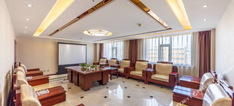 途窝假日酒店(华亭汽车站客运中心店)图片