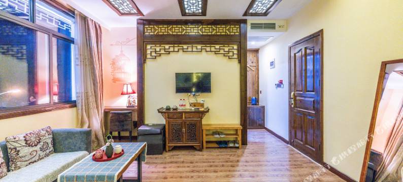 凤鸣山居·水墨江南主题酒店(宏村景区外店)图片