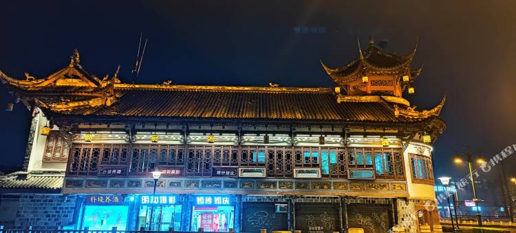 TRIPLE纯泊欢丽酒店(都江堰景区南桥店)图片