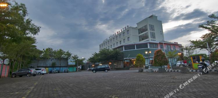 普沃达迪凯里亚德格兰名家饭店(Grand Master Hotel Purwodadi)图片