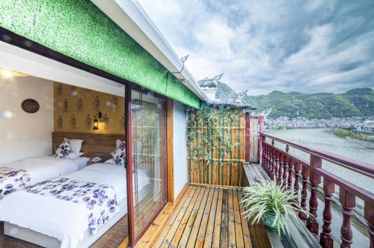 民族部落河景民宿(镇远古城景区店)