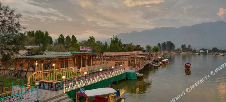 克什米尔王子豪华水上别墅(Prince of Kashmir Luxury Houseboat)图片