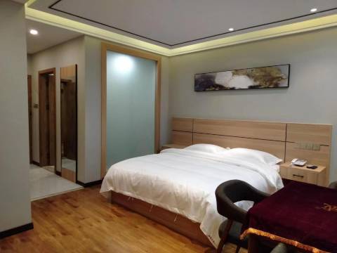 津源商务酒店(襄阳华侨城奇幻度假区店)