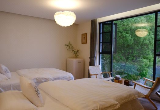 Hills Hotel Overview