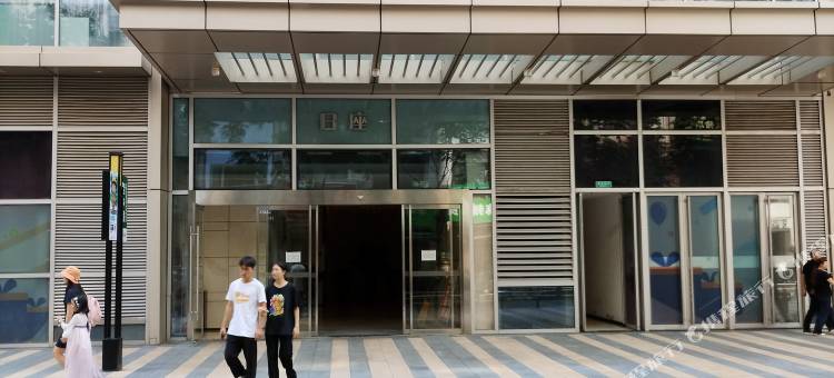 半夏时光影院民宿(武汉欢乐谷园林路地铁站店)图片
