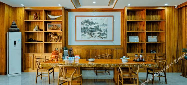 良栖云舍商务酒店(西双版纳勐腊南腊河星光夜市店)图片