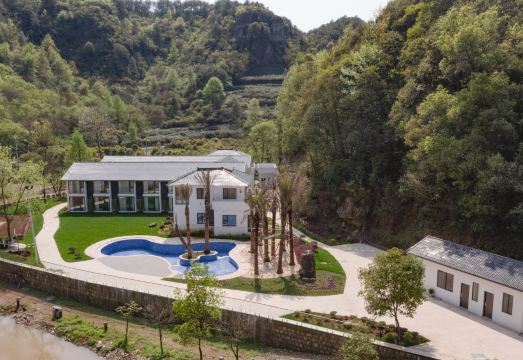 Xinchang Qianxi Hotel Hotel Overview