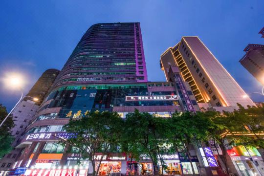 选择房间开业:2021酒店位于嘉多利广场,距离轻轨站步行约10分钟,公交