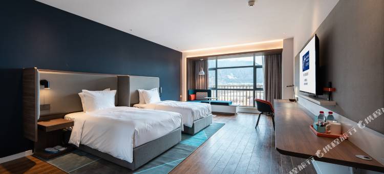 林芝华发智选假日酒店图片