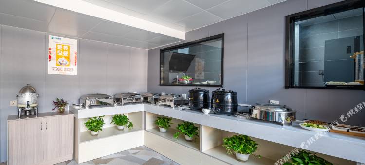 客的家影院酒店(信丰火车站店)图片