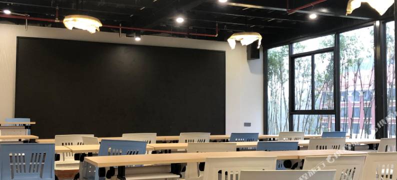 18韵·精品酒店(宝石文化博物馆梧州学院店)图片