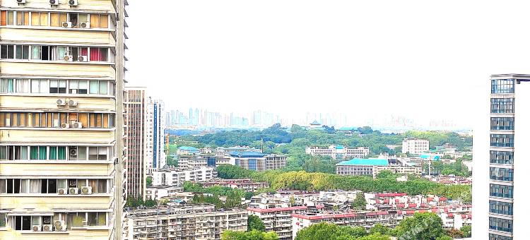 武汉千百惠青年客栈(武汉大学街道口地铁站店)图片
