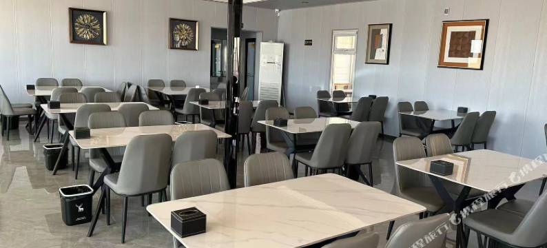 腾格里沙漠沙之缘露营地图片