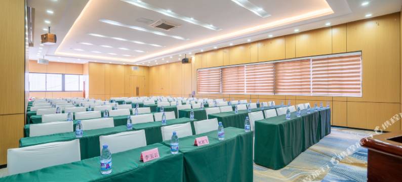 昆明.龙胤MAGICALCITYWALKWORL设计师酒店(昆明站万达广场店)图片