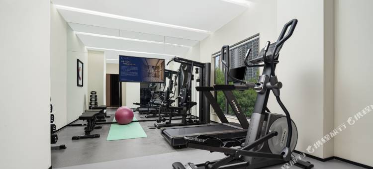 西安古城墙安定门地铁站美仑酒店图片