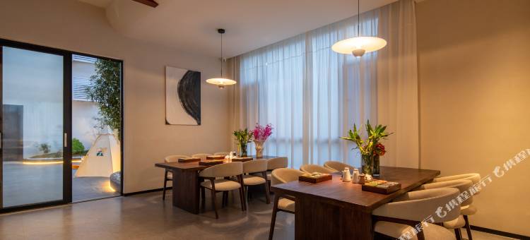 香川云归·诧寂艺术空间HOMESTAY·巨幕投影富氧观景民宿(古城店)图片