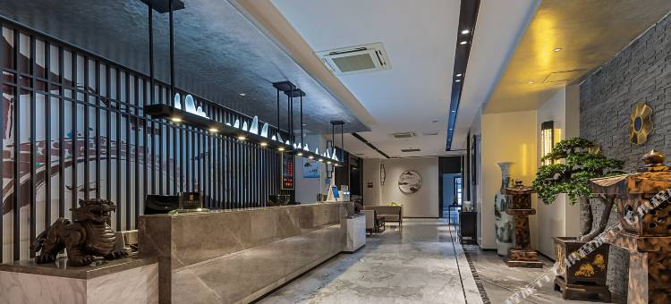 绍兴冠越智能酒店(迎恩门风情水街店)图片