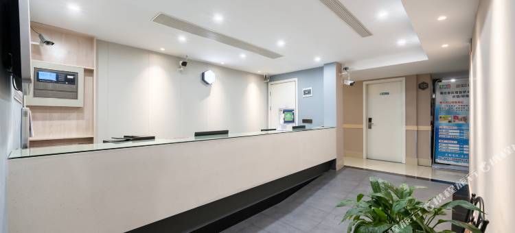 重庆•易佰｜WARMWIPEWHLBATHMERGEMNIMALMOD酒店(观音桥地铁站店)图片