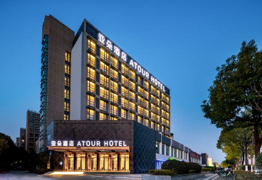 南京南站软件大道地铁站亚朵酒店外景图