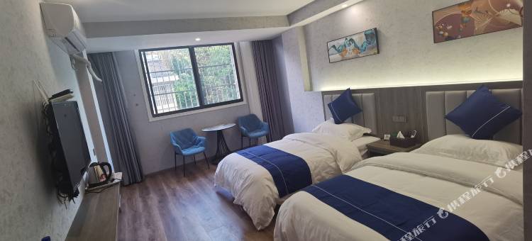 镇巴兰岸上岛酒店图片