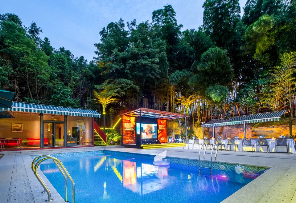 Hotel Overview